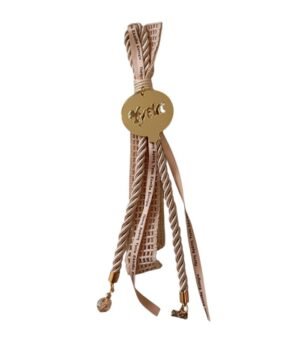 Γούρι 2026 χρυσά στοιχεία μπεζ κορδόνι