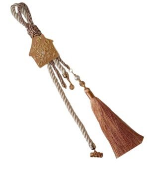 Γούρι 2026 χρυσά στοιχεία μπεζ κορδόνι