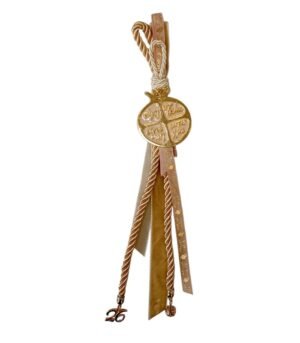 Γούρι 2026 χρυσά στοιχεία μπεζ κορδόνι